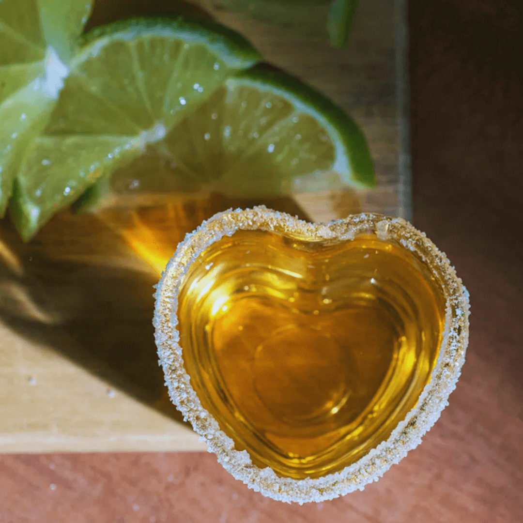 Jogo 6 Copos para Shot Licor de Vidro Coração Âmbar 45ml